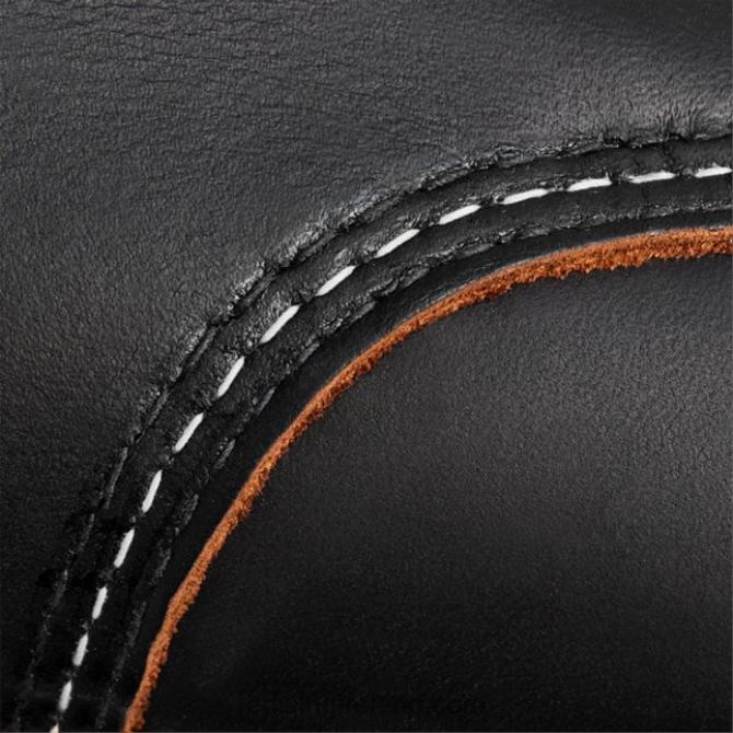 Heritage - Style 3322 Weekender Chukka Men's Chukka in Rough & Tough Leather Red Wing 2N8V8177 Black